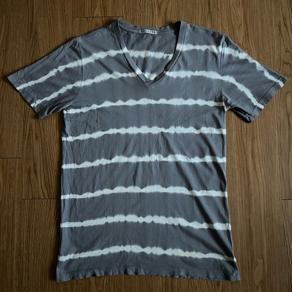 MENS DRIFTER BLEACHED V NECK SHIRT L